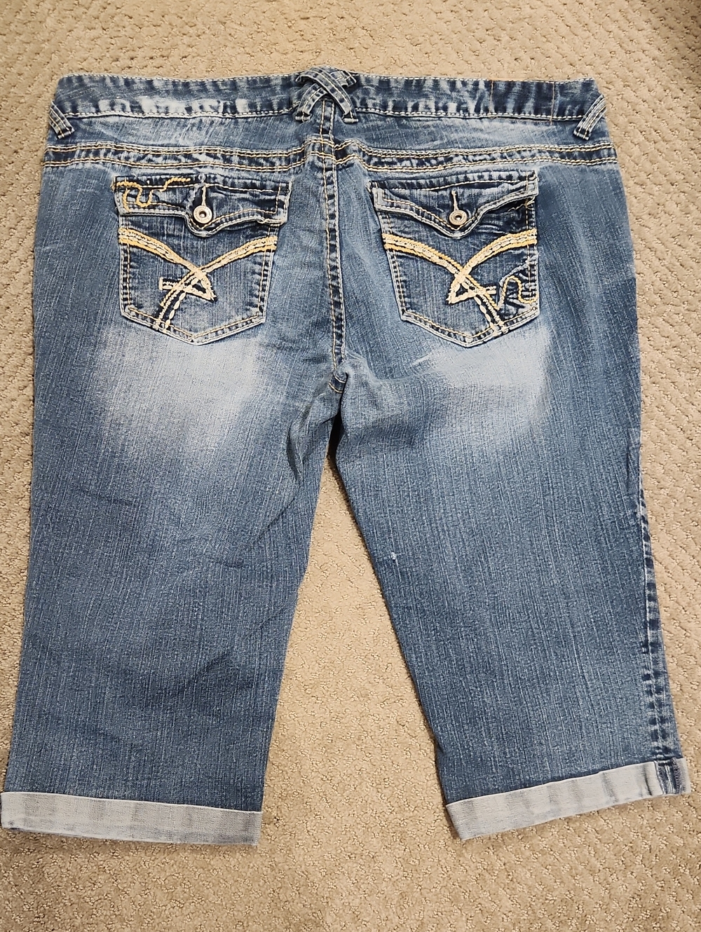 NEW* Amethyst Capris Sz 20 . Embroidered Pockets. Distressed